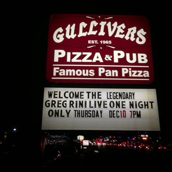 Photo taken at Gulliver&#39;s Pizza &amp; Pub by Greg R. on 12/11/2015