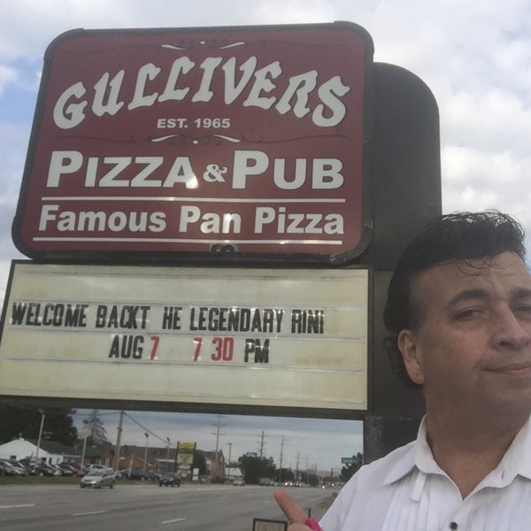 Photo taken at Gulliver&#39;s Pizza &amp; Pub by Greg R. on 8/7/2015