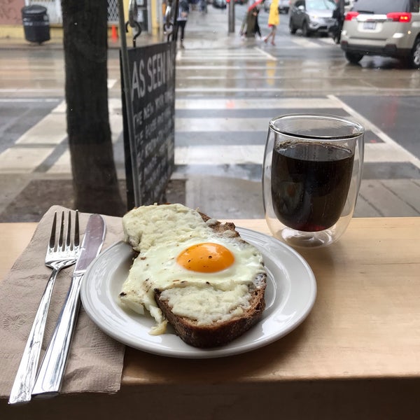 Foto tirada no(a) HotBlack Coffee por Pecopelecopeco em 6/20/2019