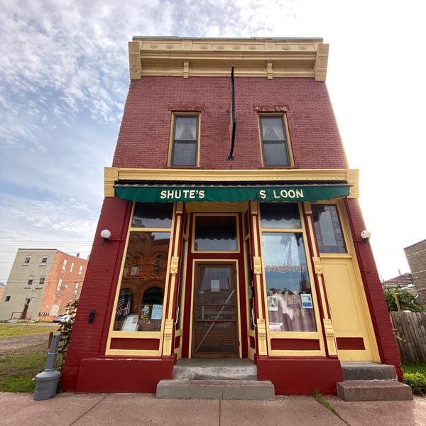 Shute's Saloon - 322 6th St