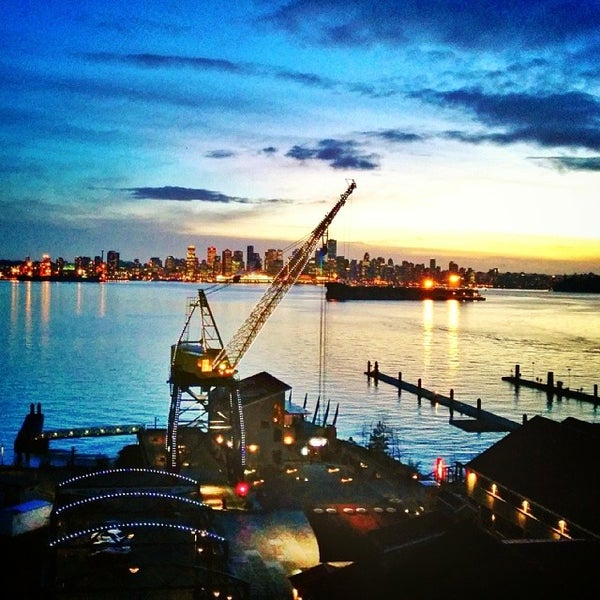 รูปภาพถ่ายที่ Pinnacle Hotel At The Pier โดย Peter B. เมื่อ 2/14/2014