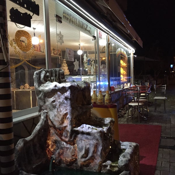 Foto scattata a Cadde Pasta &amp; Cafe da Deniz A. il 12/18/2014
