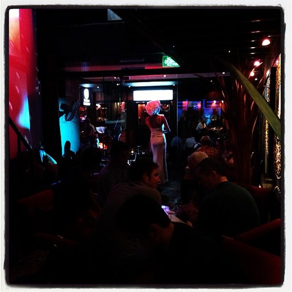 2/8/2013 tarihinde Kris P.ziyaretçi tarafından Bas Bar'de çekilen fotoğraf