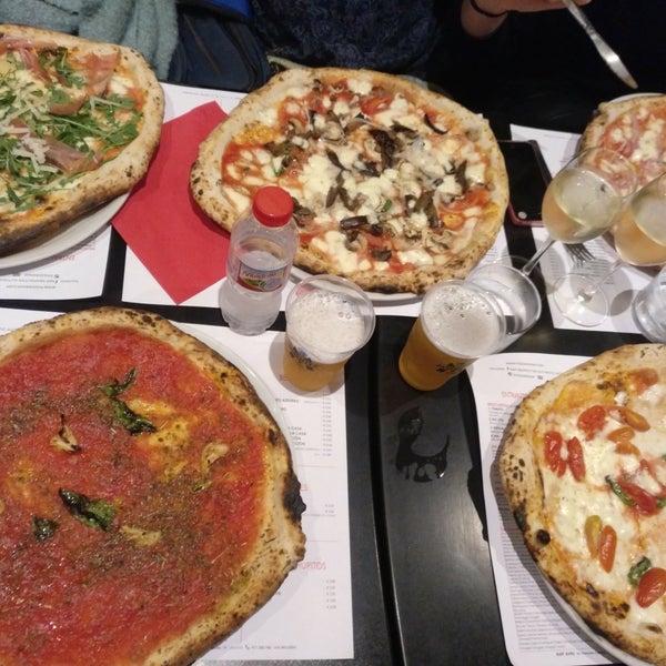 Das Foto wurde bei NAP Neapolitan Authentic Pizza von Estefanía am 1/7/2018 aufgenommen