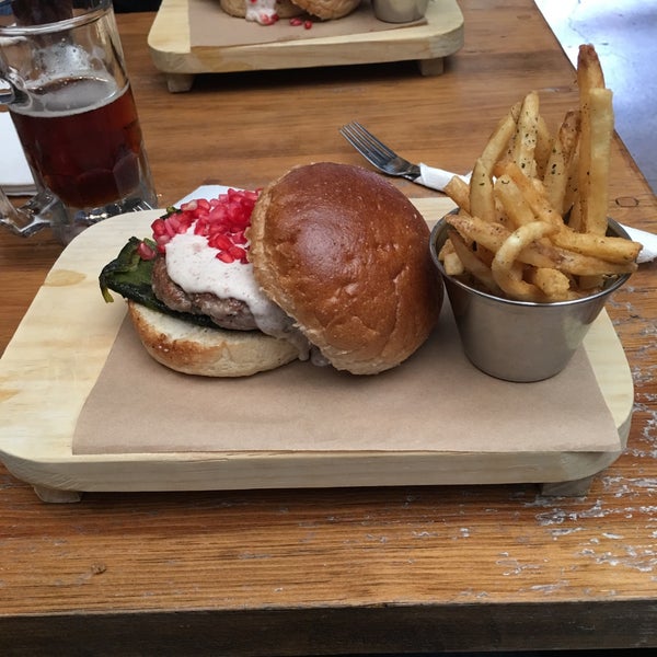 9/1/2016 tarihinde Cesar Francisco O.ziyaretçi tarafından Smokey&#39;s Burger House'de çekilen fotoğraf