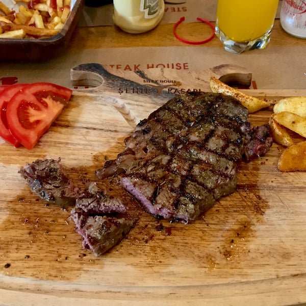 Foto tomada en Şehir Kasabı &amp; Steak House  por M el 11/13/2018