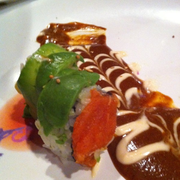 Снимок сделан в KumaDori Sushi пользователем Asbed B. 5/25/2013