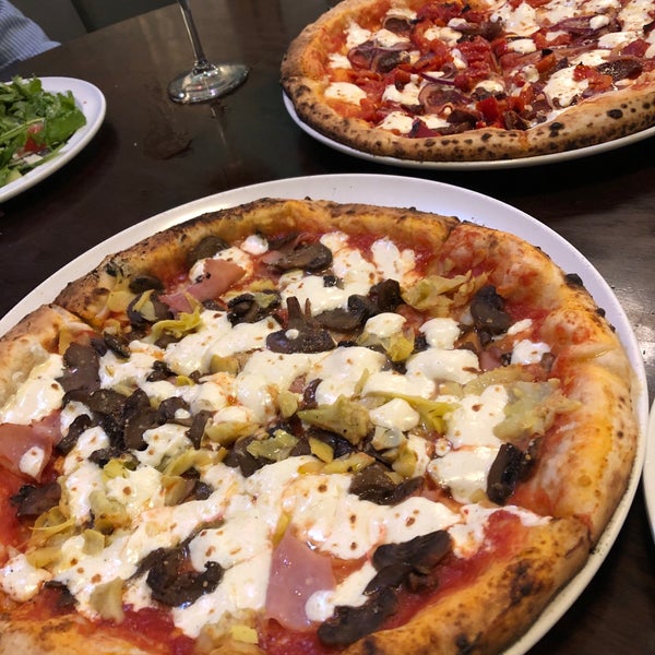 Снимок сделан в Pupatella Neapolitan Pizza пользователем Asbed B. 11/1/2018