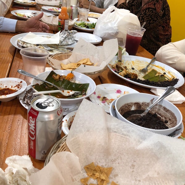 Das Foto wurde bei Chichen Itza Restaurant von Asbed B. am 9/17/2018 aufgenommen