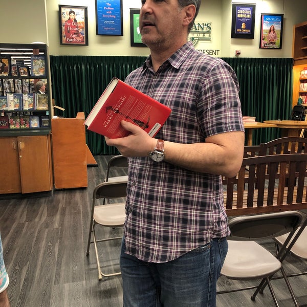 10/24/2019にAsbed B.がVroman&#39;s Bookstoreで撮った写真