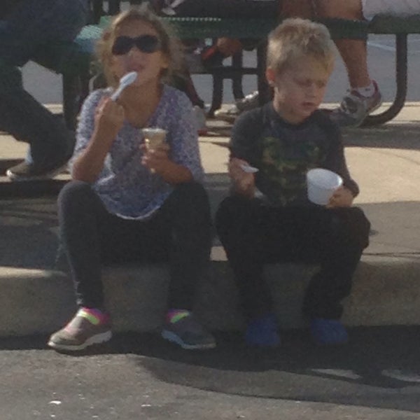 Scoops Ice Cream Parlor in Temperance