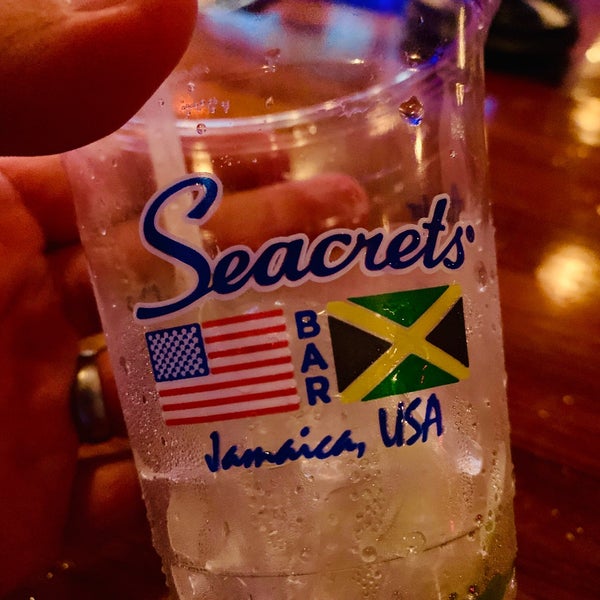 Foto scattata a Seacrets Jamaica USA da Mark P. il 7/20/2019