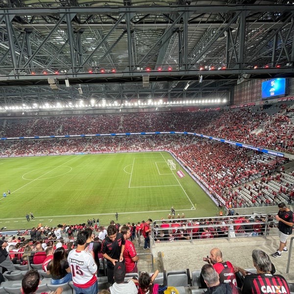 รูปภาพถ่ายที่ Arena da Baixada โดย Vinicius G. เมื่อ 2/24/2022