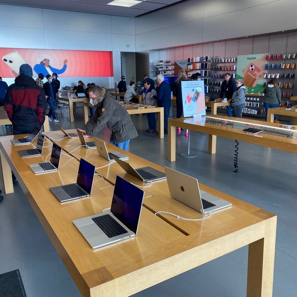 Eastwood Towne Center - Apple Store - Apple
