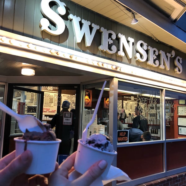 Снимок сделан в Swensen&#39;s Ice Cream пользователем Jenny W. 6/15/2019