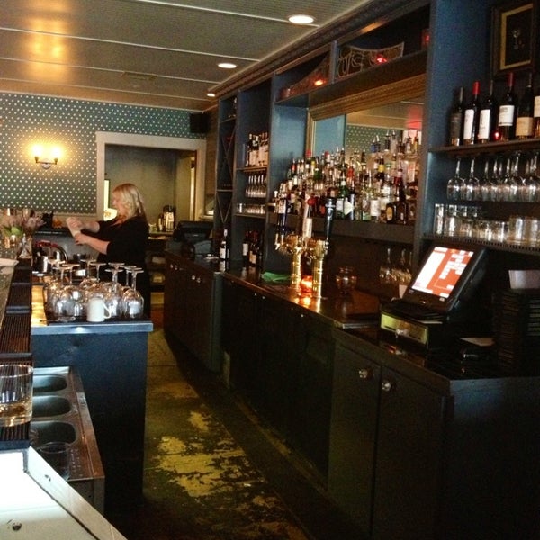 3/11/2014にChase G.がAuguste &amp; Marcel Wine Barで撮った写真