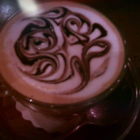 รูปภาพถ่ายที่ Caffeine โดย Lenu44a⭐️ เมื่อ 11/29/2012