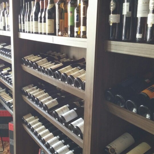 Photo taken at D&#39;Vinos - Wine Store by Felipe A. on 12/23/2014