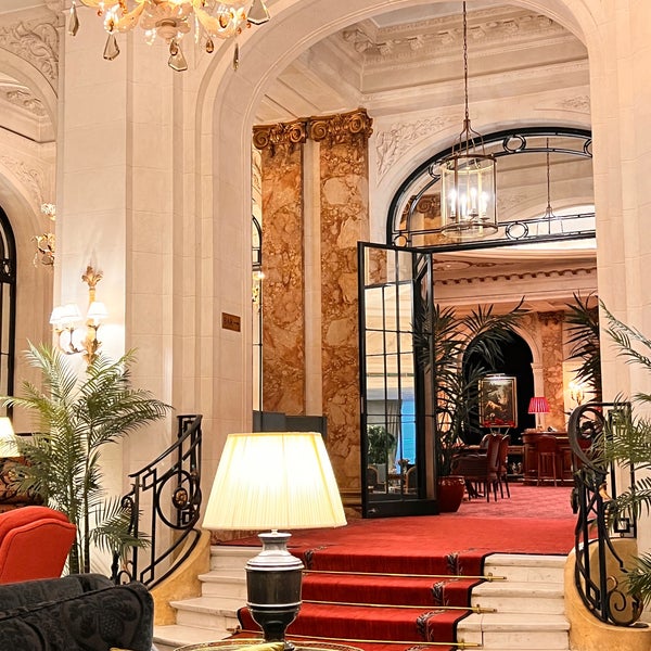 Photo taken at Hotel Le Plaza Brussels by Roelof v. on 3/25/2022