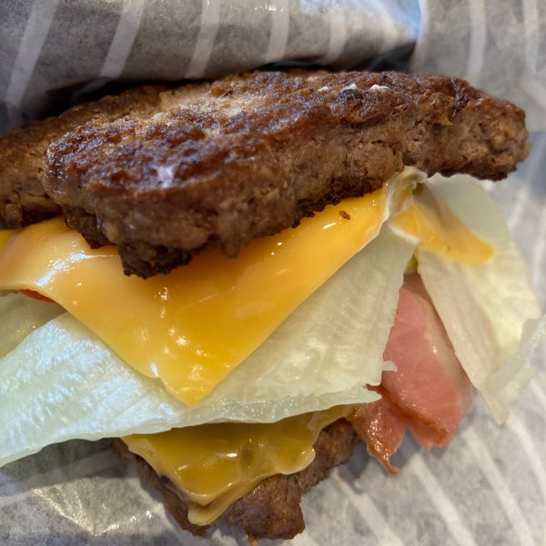 Photos At ファーストキッチン ウェンディーズ 難波戎橋店 中央区 1 Tip From 428 Visitors