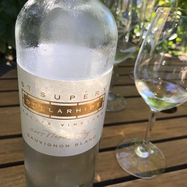 Photo taken at St. Supéry Estate Vineyards &amp; Winery by Tetsu K. on 10/9/2018