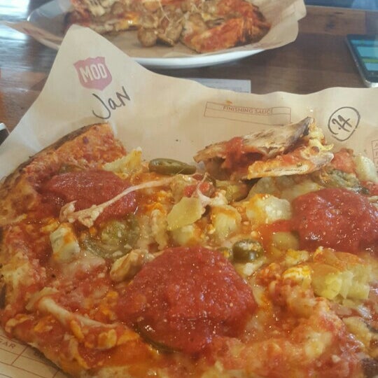 Photo taken at Mod Pizza by Jan M. on 6/15/2016