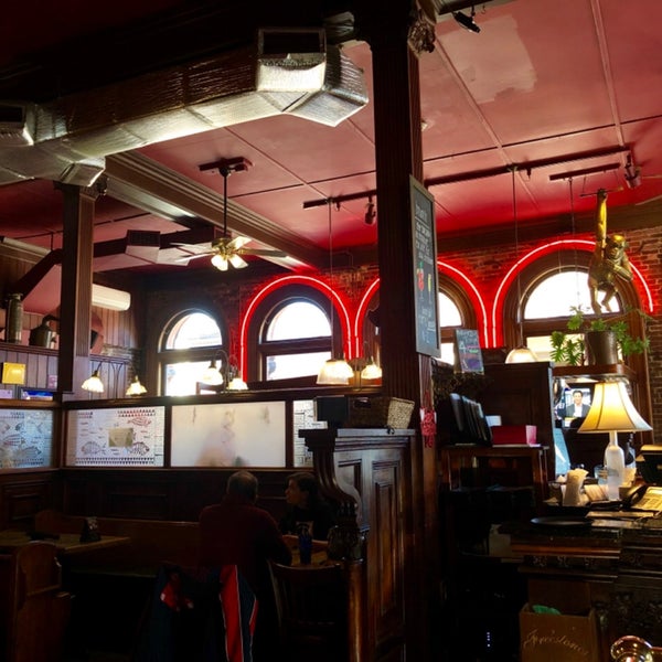 Freestones City Grill American Restaurant in New Bedford