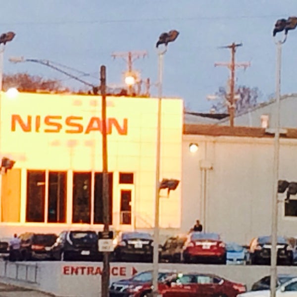 Foto scattata a Action Nissan da Becky R. il 3/11/2014