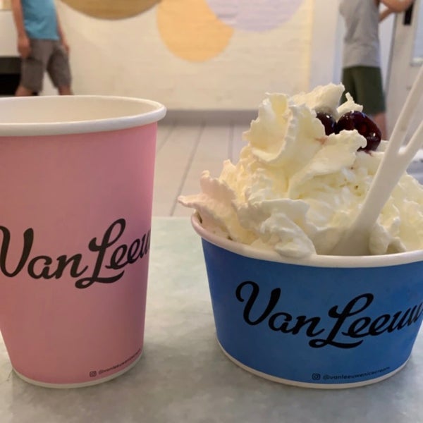 รูปภาพถ่ายที่ Van Leeuwen Artisan Ice Cream โดย Todd D. เมื่อ 7/13/2019
