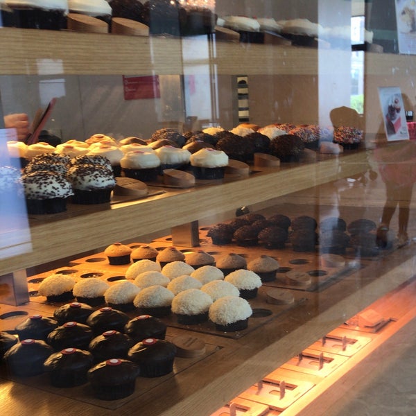 Photo taken at Sprinkles New York - Brookfield Place by Todd D. on 6/3/2018