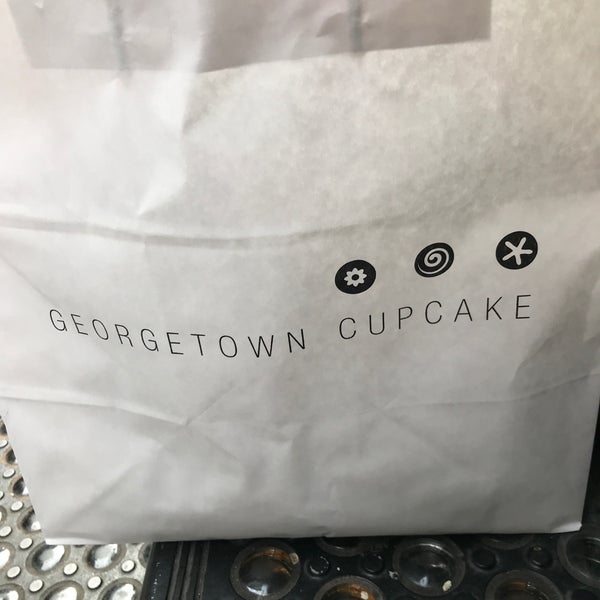 รูปภาพถ่ายที่ Georgetown Cupcake โดย Todd D. เมื่อ 11/21/2018