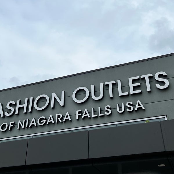 Fashion Outlets of Niagara Falls Outlet Mall in Niagara Falls