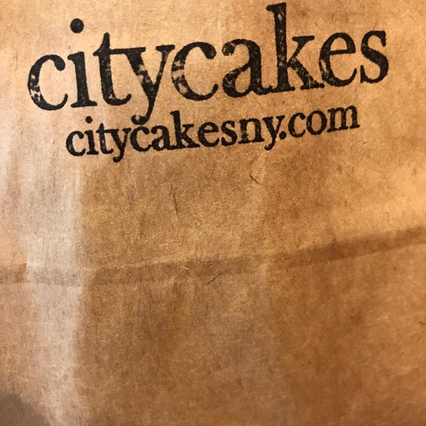 Foto scattata a City Cakes da Todd D. il 10/15/2017
