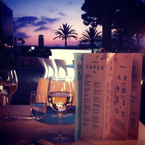 Foto scattata a 3 Nusos Restaurant da Dafne B. il 8/25/2014
