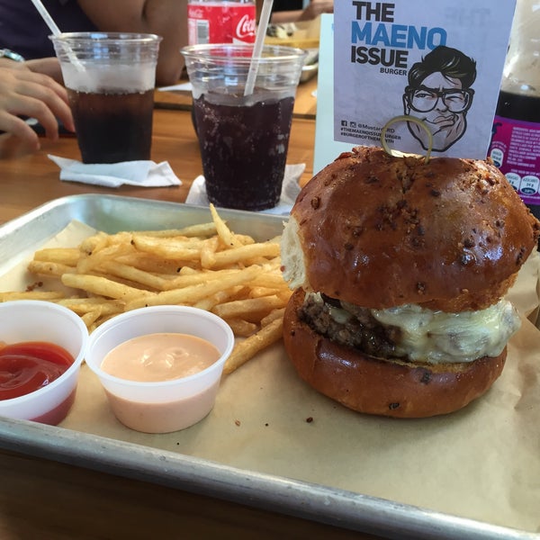 Photo taken at Mustard&#39;s Burger Shop &amp; Grill by Juan V. on 9/18/2015