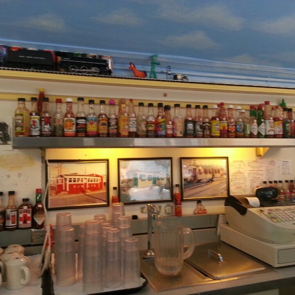 6/14/2013 tarihinde Hal S.ziyaretçi tarafından The Little Depot Diner'de çekilen fotoğraf