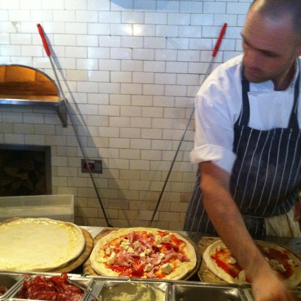 5/18/2013 tarihinde Marc J.ziyaretçi tarafından Pizza East'de çekilen fotoğraf