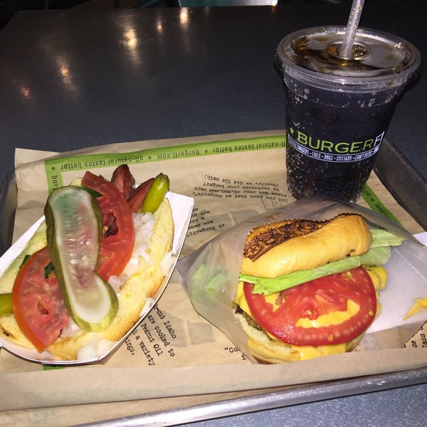 Photo taken at BurgerFi by Jota S. on 5/22/2015