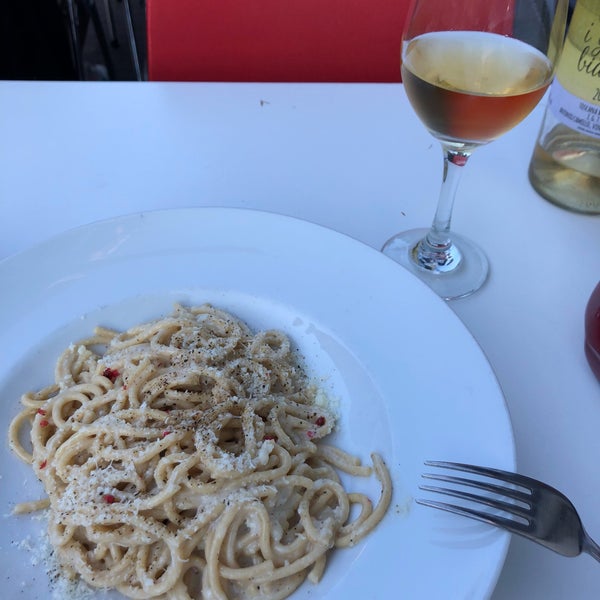 I respect the valiant attempt at Roman cooking (far from common in this town) but unfortunately my cacio e pepe was overcooked. Excellent service.