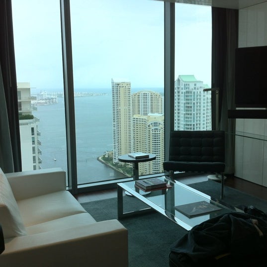 10/1/2012 tarihinde Eliot W.ziyaretçi tarafından Hotel Beaux Arts Miami'de çekilen fotoğraf