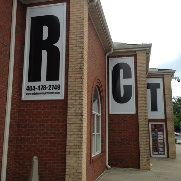 Foto tirada no(a) Eddie Owen Presents at Red Clay Theatre por Rob G. em 5/3/2013