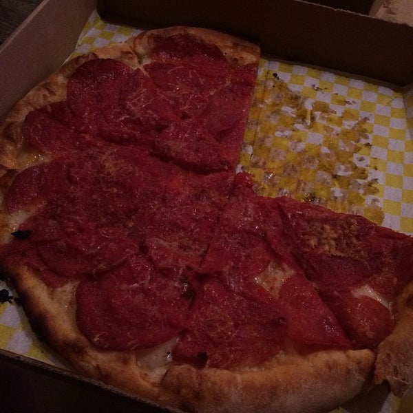 1/12/2015 tarihinde eating N.ziyaretçi tarafından Dolce Vita Pizzeria'de çekilen fotoğraf