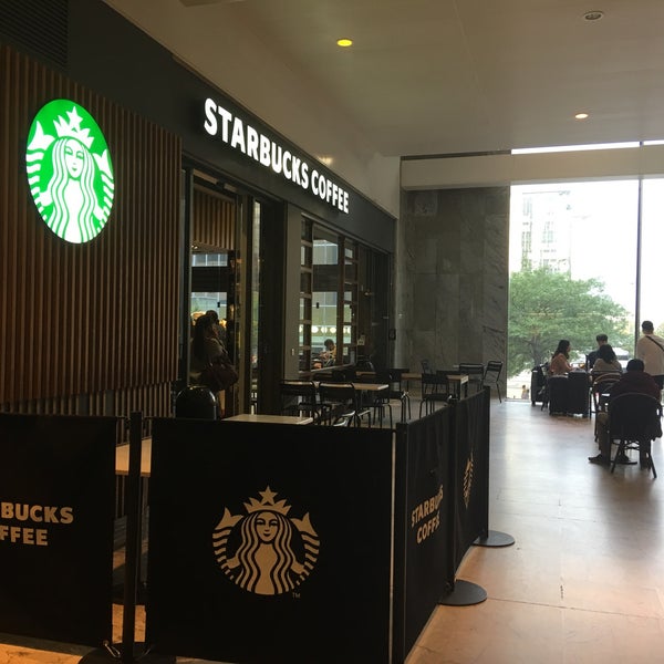 Foto tomada en Starbucks  por Antyia T. el 8/29/2018