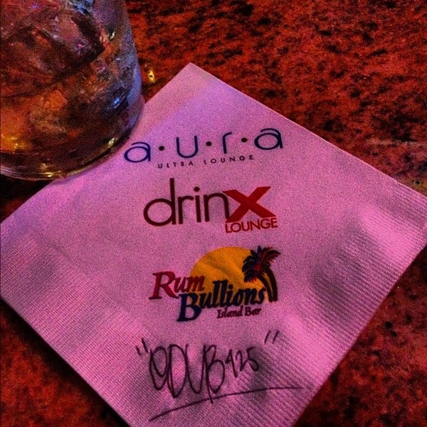 Foto tomada en Rum Bullions Island Bar  por Eric D. el 9/17/2012