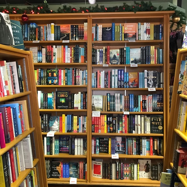 Photo prise au Wendels Bookstore And Cafe par Nicky B. le11/28/2019