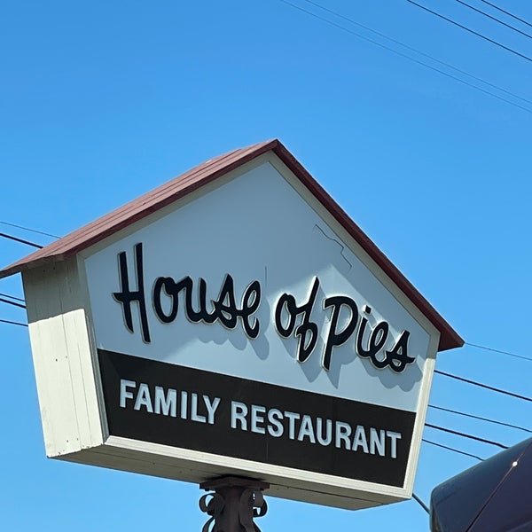 Foto tirada no(a) House of Pies por Jason F. em 5/14/2021