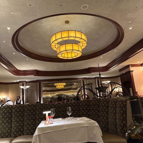 Photos at Lawry's The Prime Rib - 92 tips from 6484 visitors