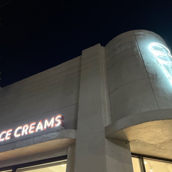 10/16/2021 tarihinde Jason F.ziyaretçi tarafından Jeni&#39;s Splendid Ice Creams'de çekilen fotoğraf