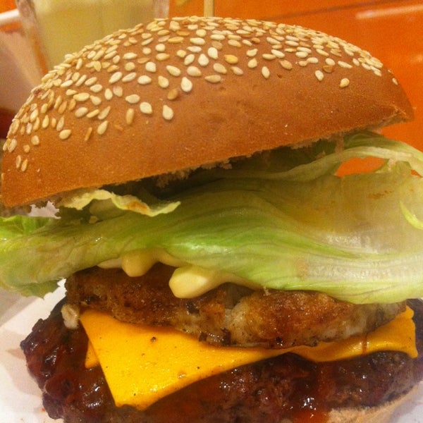 Photo taken at Johnnie Special Burger by Patricia G. on 2/9/2014