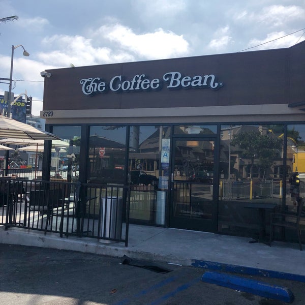 Снимок сделан в The Coffee Bean &amp; Tea Leaf пользователем Murray S. 4/26/2019